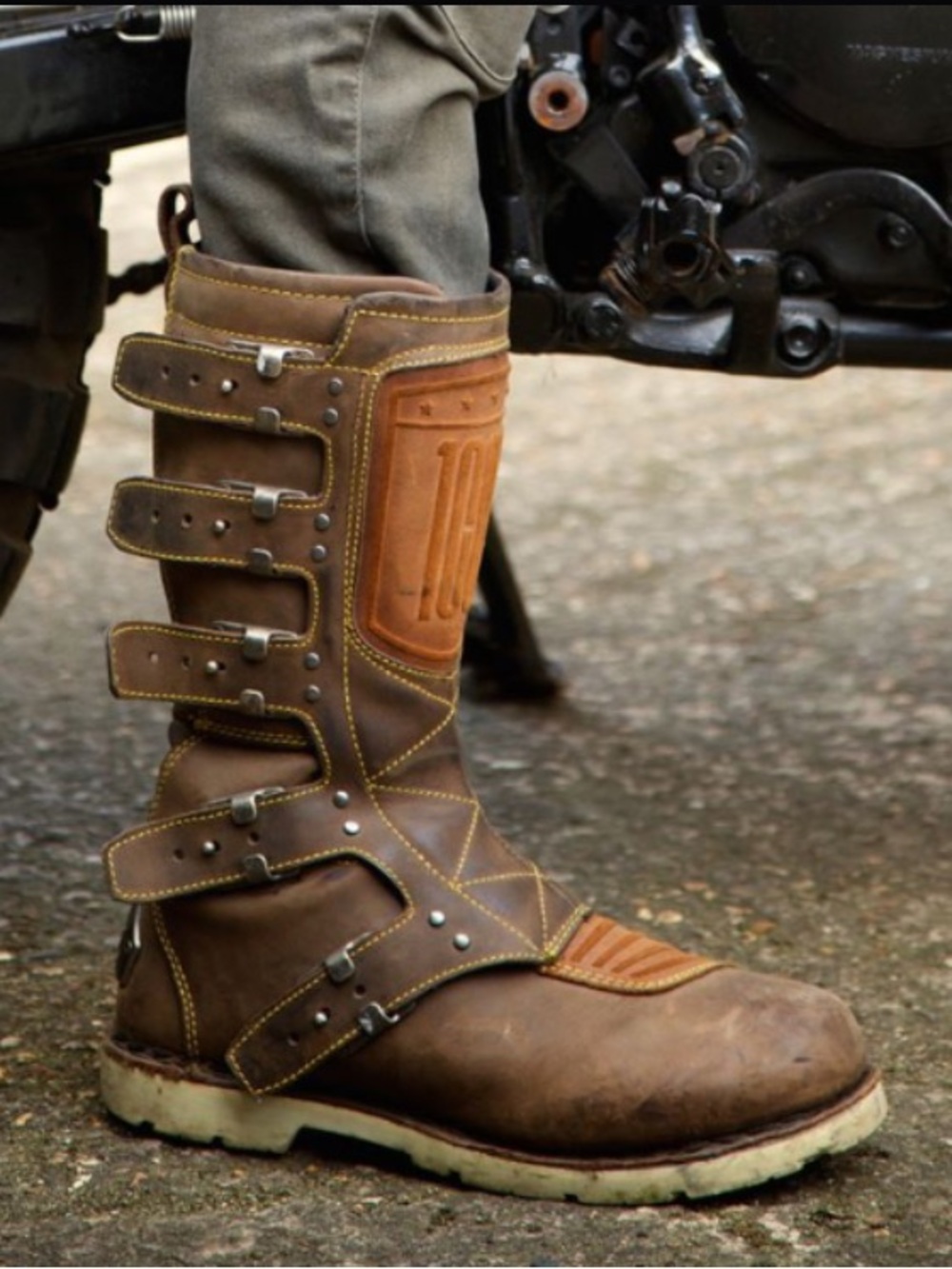 Icon 1000 Elsinore Oiled 
Brown Leather Motorcycle Boots
Buckle Rugged Biker 8.5